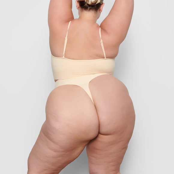 L/XL SKIMS Seamless Sculpt Mid Waist Thong - NWOB - Picture 4 of 7